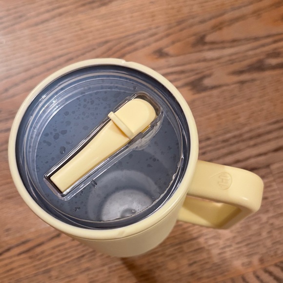 HydroJug Light Yellow Mug with Handle - Picture 2 of 3